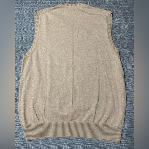 3/$20 Men’s JOE JOSEPH ABBOUD Solid Beige Sleeveless Sweater Vest Size Medium - Picture 3 of 8